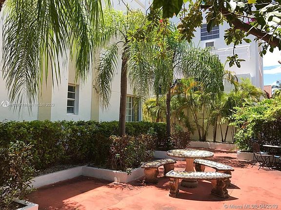 5th image of 345 Collins Ave APT 2