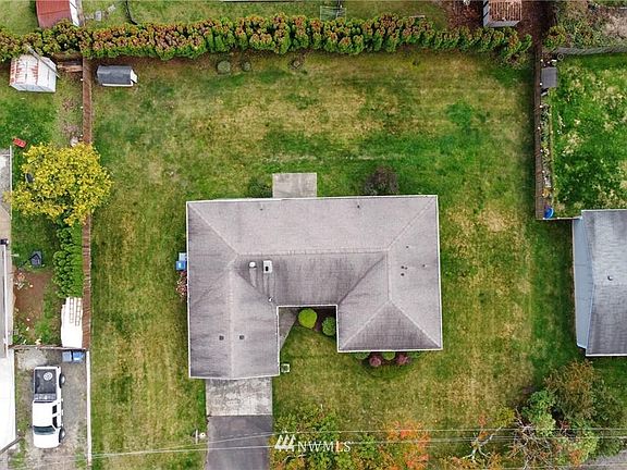 2nd image of 105 Hillcrest Dr