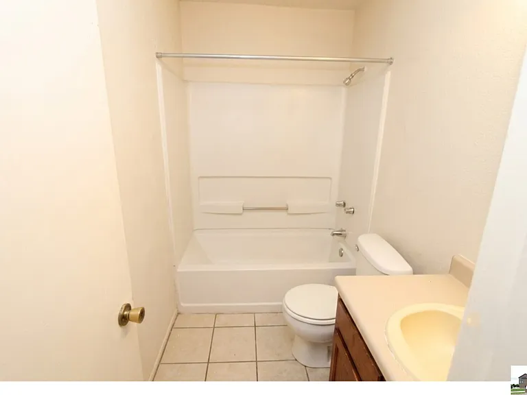 304 Erby Ave #A — Photo 9