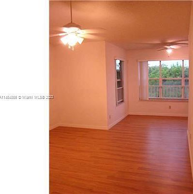 3rd image of 565 Vista Isles Dr APT 2023