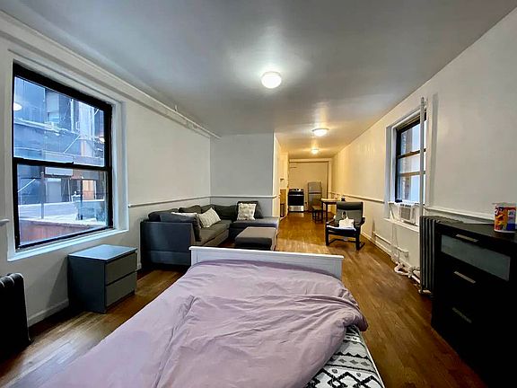 4th image of 142 W 46th St APT 4R