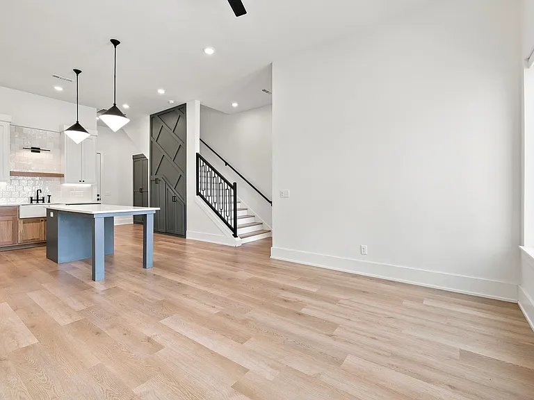 529 SW 5th St — Photo 5