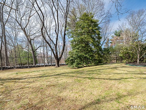 3rd image of 264 Chestnut Hill Road