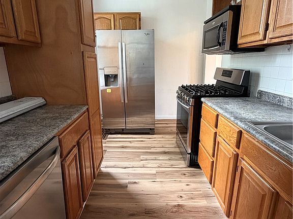 5th image of 467 Reno St
