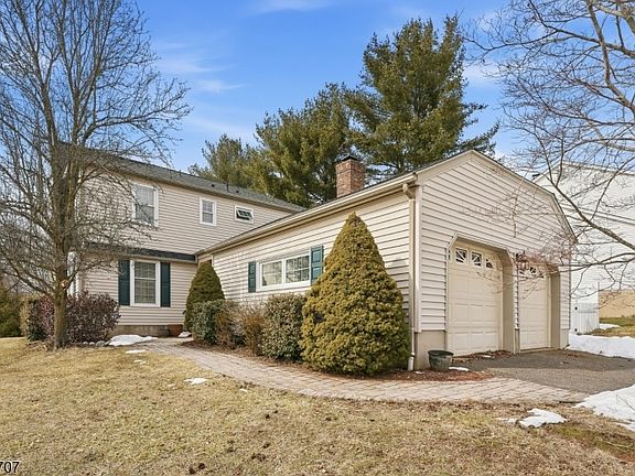 2nd image of 580 Heritage Rd