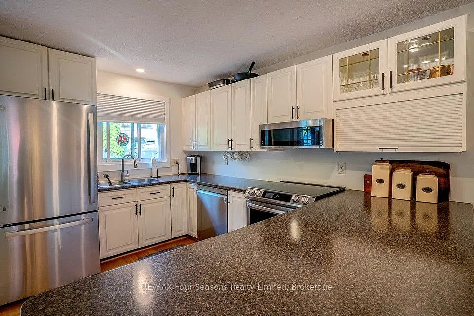 4 bed, $3,000 — Photo 4