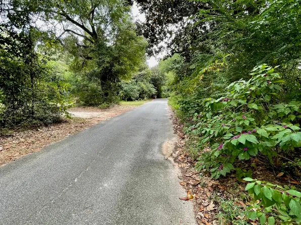 Saint Joseph St, Milton, FL 32583