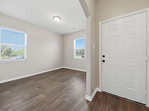 2nd image of 3005 Oak Ln