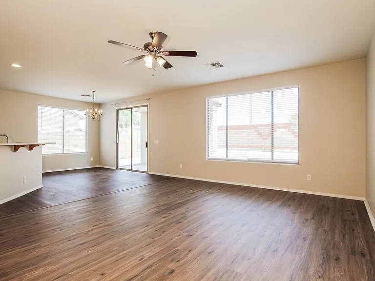 10866 W Chase Ln — Photo 3