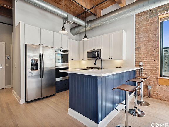 3rd image of 701 W Jackson Blvd APT 401