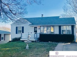 2405 S 43rd St, Omaha, NE 68105