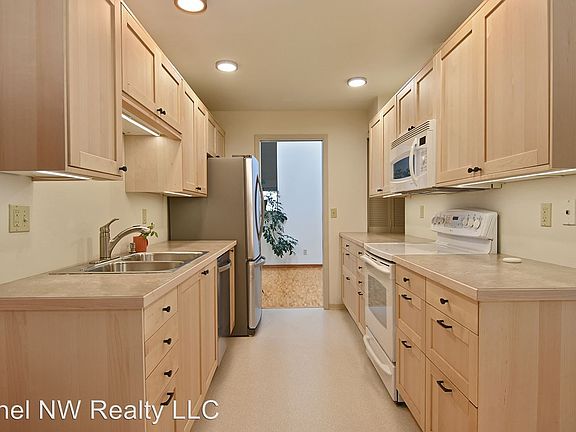 5th image of 14314 NE 2nd Pl #70F
