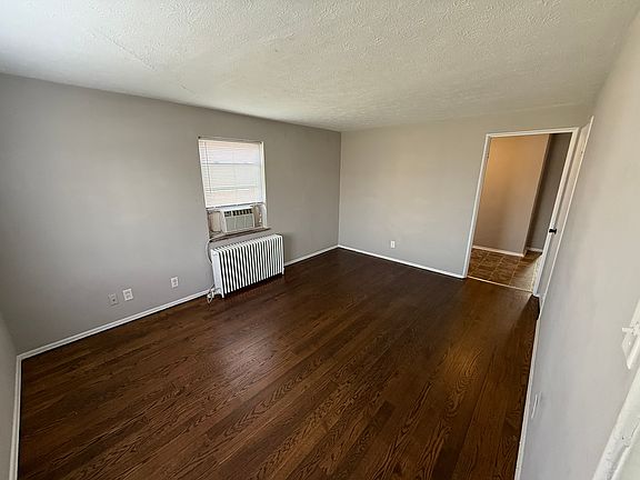 4th image of 6 W Victory Dr APT A