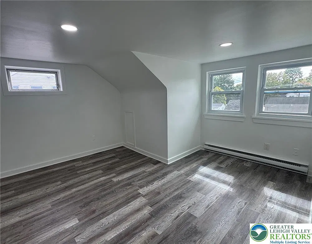 2 bed, 1.0 bath, 750 sqft, $1,600 — Photo 3