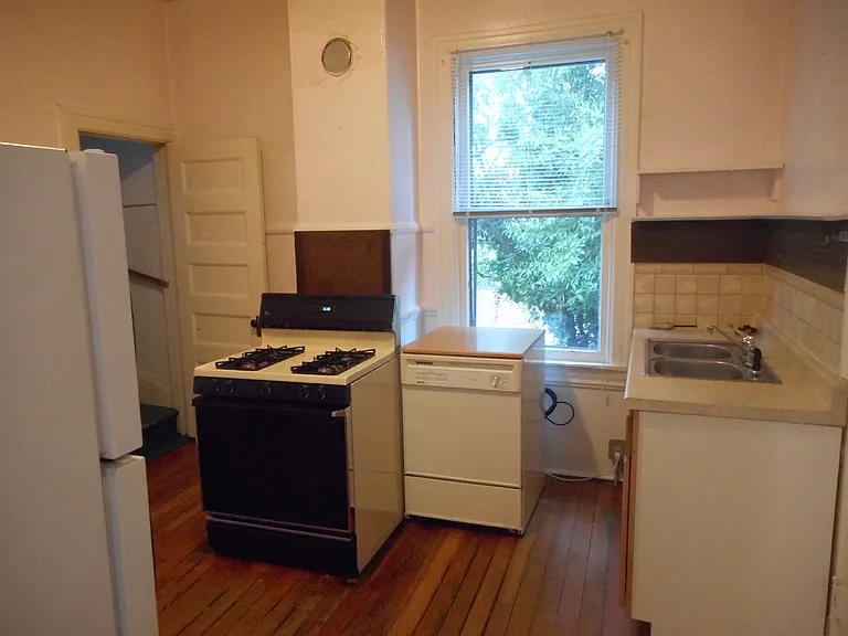 2325 NW Hoyt St — Photo 14