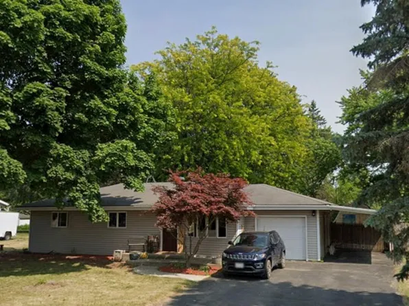 1825 South Browns Lake DRIVE, Burlington, WI 53105