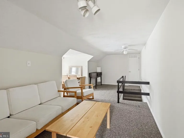 121 Grandview Ave — Photo 10