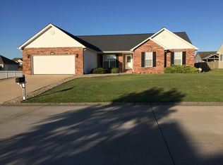 4536 Baederwood Ct, Smithton, IL 62285