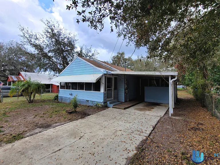 2441 E Magnolia St — Photo 2