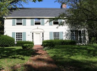 241 Fairview Rd, Glencoe, IL 60022