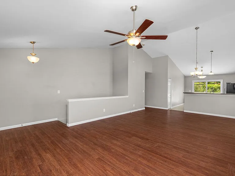 6593 Buckingham Palace Dr — Photo 6