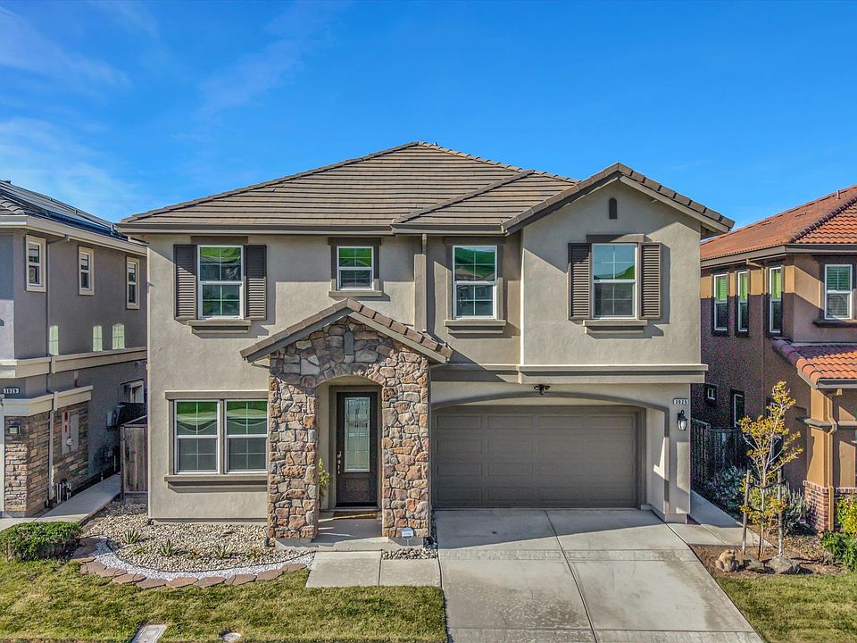 1st image of 3025 Aragon Dr
