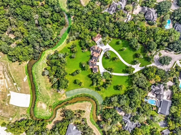 300 Courtlandt Pl, Friendswood, TX 77546