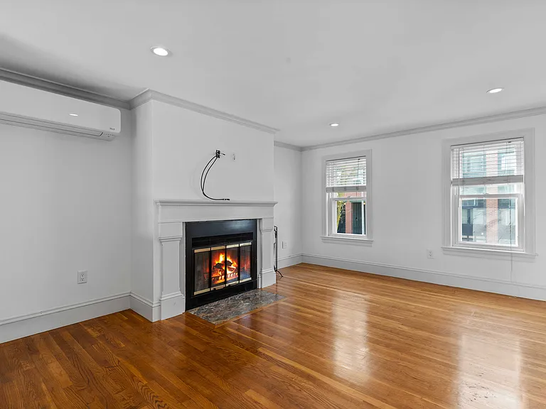 256 W 3rd St #2 — Photo 11