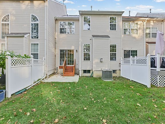 3rd image of 132 Rittenhouse Dr #1
