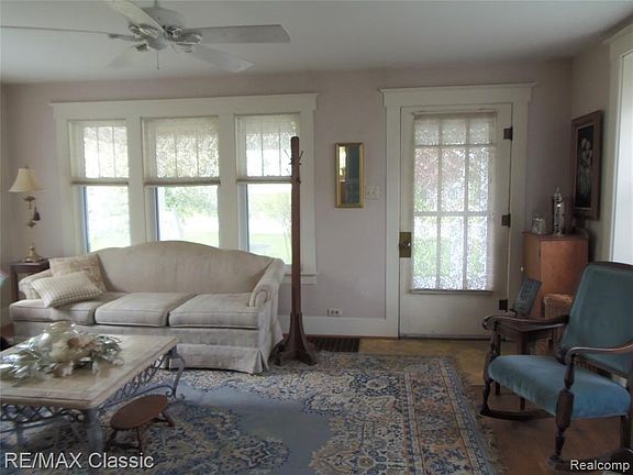 2nd image of 361 W Walled Lake Dr