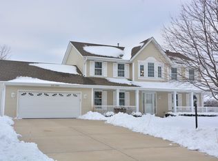W146N6289 Wigwam Dr, Menomonee Falls, WI 53051
