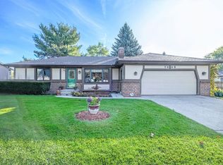 7068 Edgewood Ave, Jenison, MI 49428