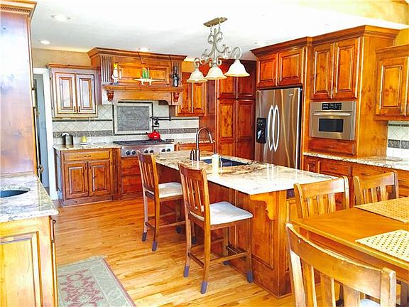 5th image of 15801 Country Ln W