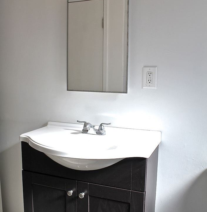 1st image of 3419 Club Dr APT 1