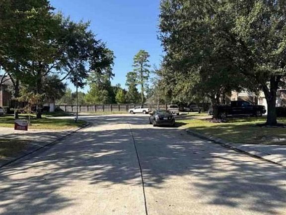 Exterior Neighborhood (street photo)