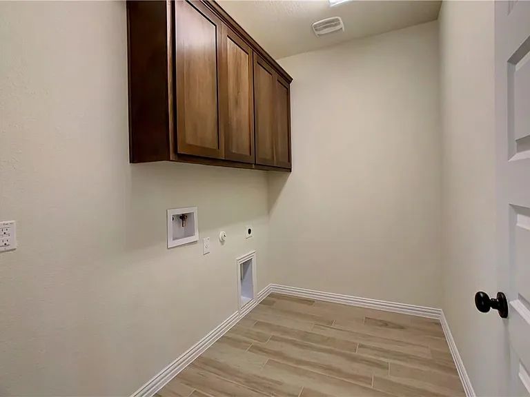 2304 La Mirada St — Photo 12