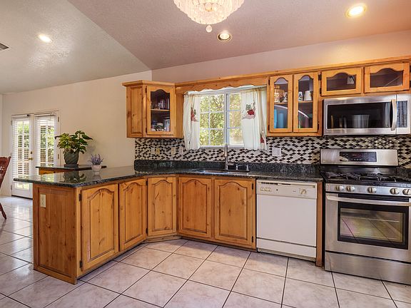 4th image of 312 Calle El Oso Negro