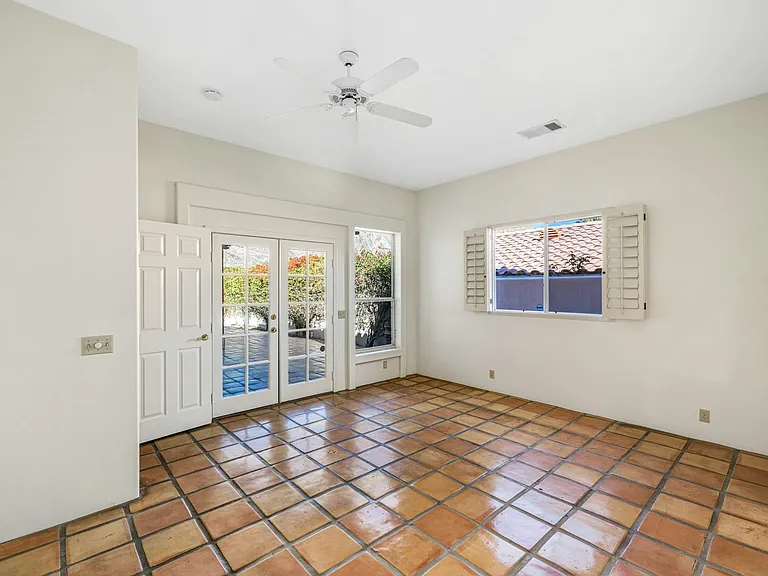 53180 Avenue Madero — Photo 13