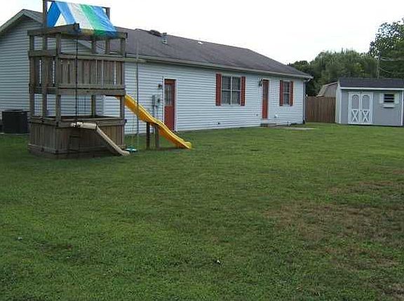3rd image of 1912 Woodsglen Ct
