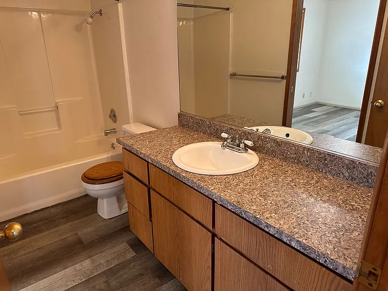 403 S 37th Pl — Photo 21