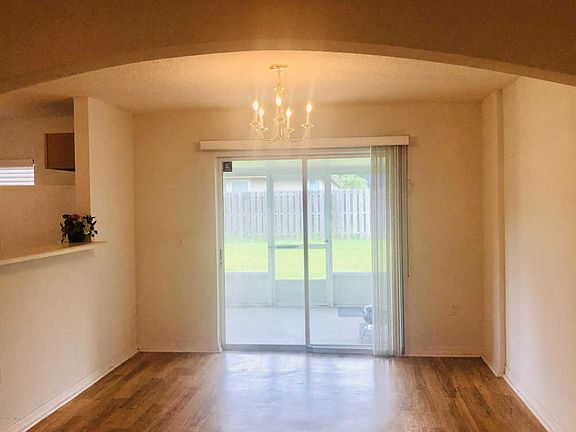 4th image of 11873 Lake Bend Cir
