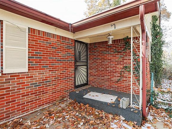 3rd image of 2415 E Epler Ave