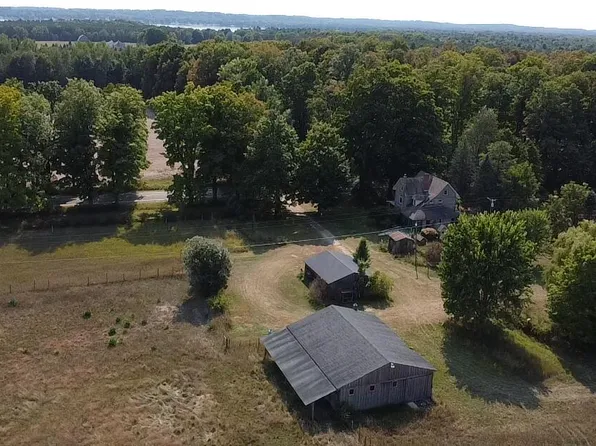 7122 Norconk Rd, Bear Lake, MI 49614