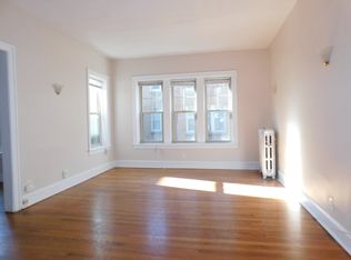 834 Reba Pl #33, Evanston, IL 60202
