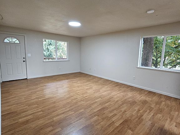 571 E Wood Ln Living Room_10172025
