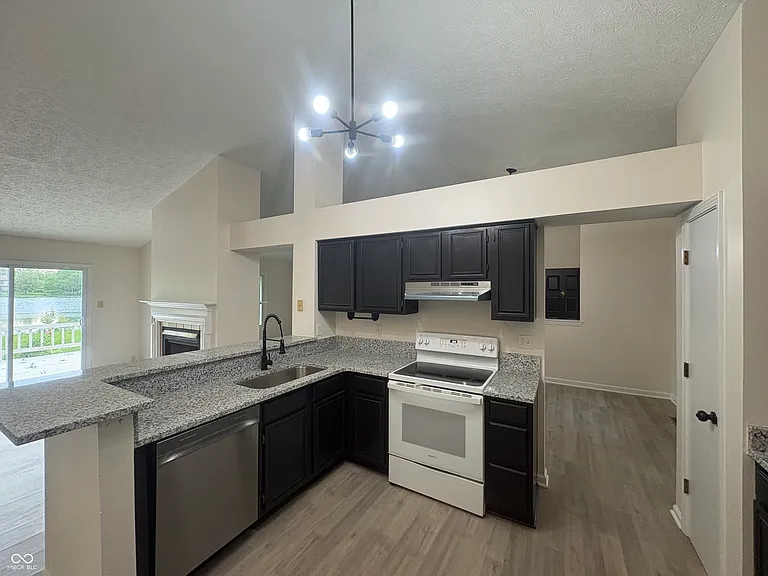 7630 Lippincott Way — Photo 11