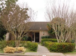 1 Burnham Cir, Sugar Land, TX 77478