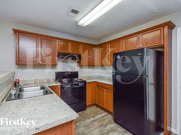 5th image of 70 Fieldview Ln