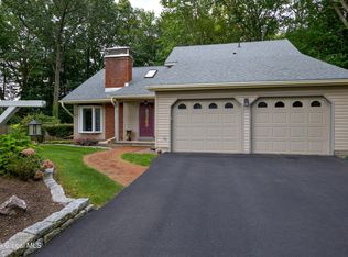 24 Algonquin Rd, Clifton Park, NY 12065
