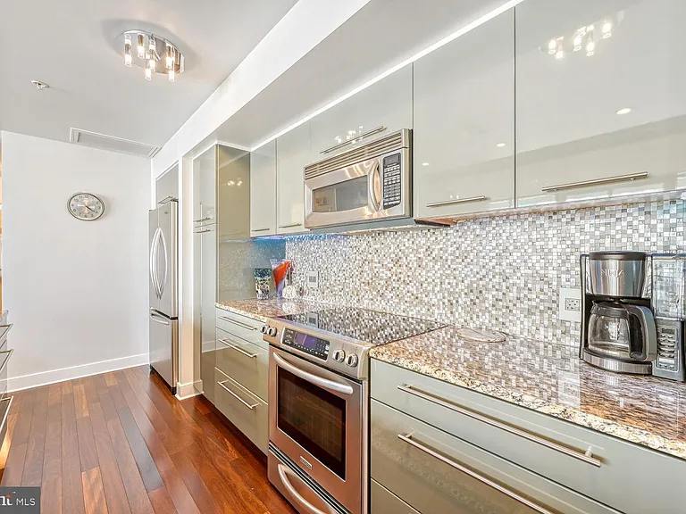 675 President St #1501 — Photo 8